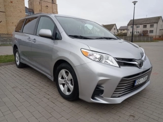 Toyota Sienna 3.5 przystosowana do przewozu osoby niepełnosprawnej na wózku