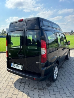 Fiat Doblo, auto z najazdami i pasami w bagażniku