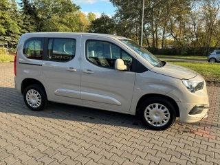 OPEL COMBO LIFE do przewozu niepełnosprawnych na wózku / wózku elektrycznym