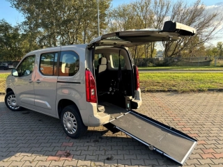 OPEL COMBO LIFE do przewozu niepełnosprawnych na wózku / wózku elektrycznym