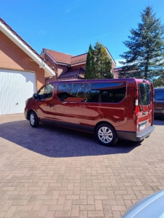 Renault Trafic z windą dla niepełnosprawnych