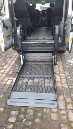 Opel Vivaro do przewozu osób niepełnosprawnych 