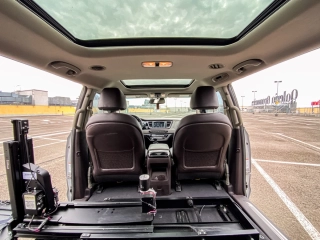 KIA CArnival/ najbogatsza wersja LIMITED/ automat/ winda dla niepełnosprawnych/ szyberdach