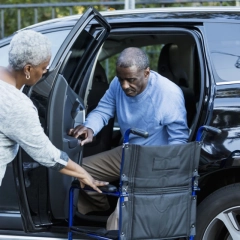 Jak przewozić osobę niepełnosprawną zgodnie z przepisami?